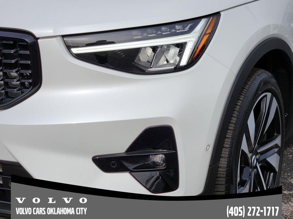 used 2025 Volvo XC40 car, priced at $33,400