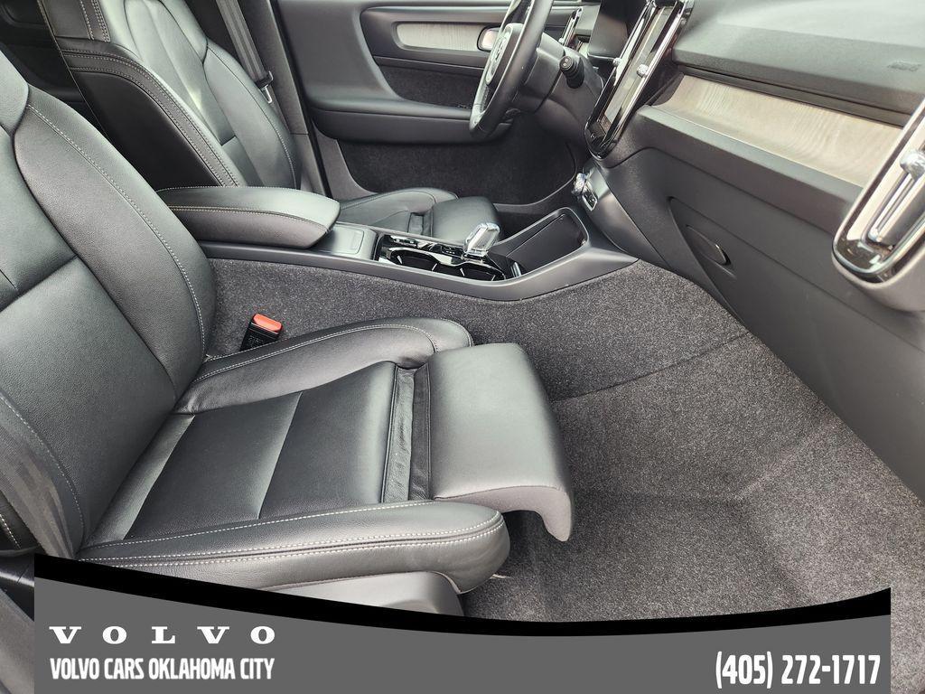 used 2025 Volvo XC40 car, priced at $33,400