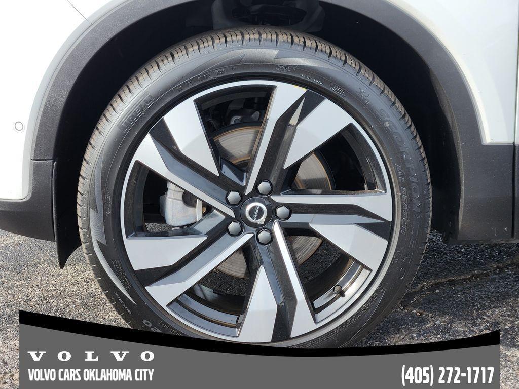 used 2025 Volvo XC40 car, priced at $33,400