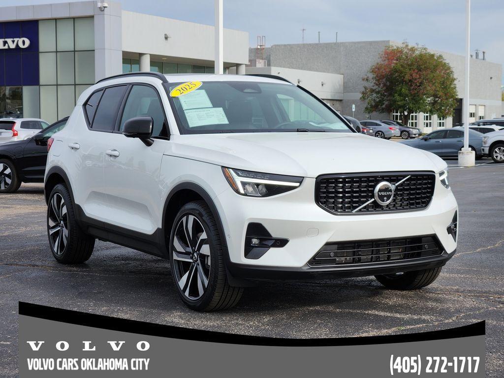 used 2025 Volvo XC40 car, priced at $33,400