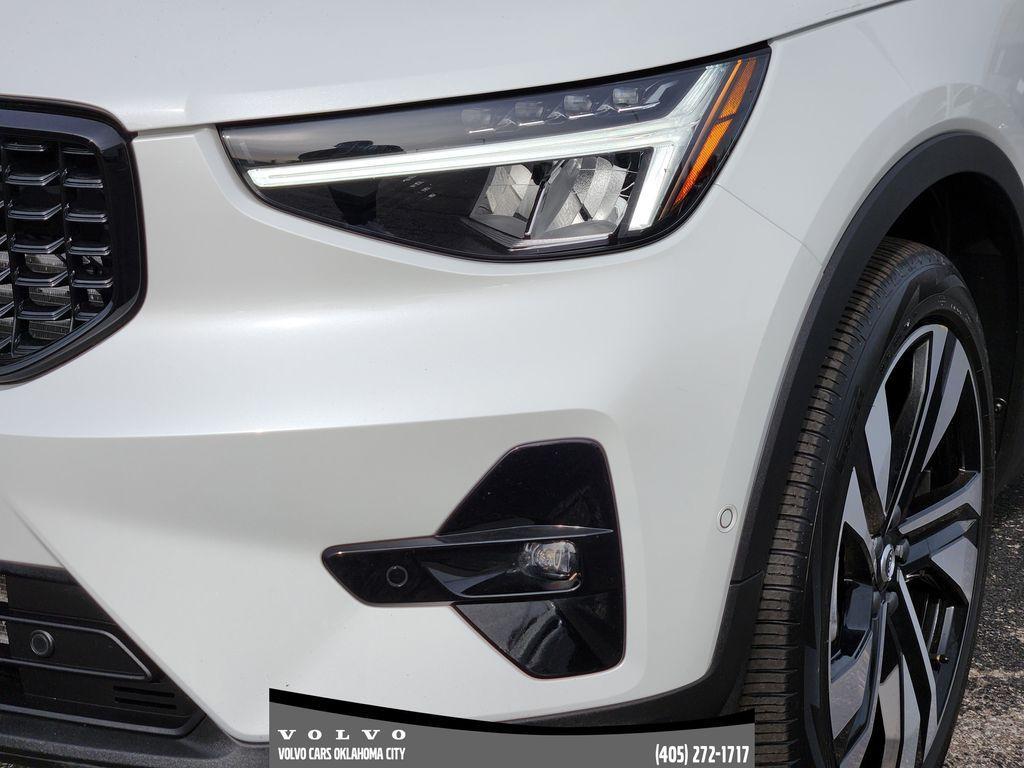 used 2025 Volvo XC40 car, priced at $33,400
