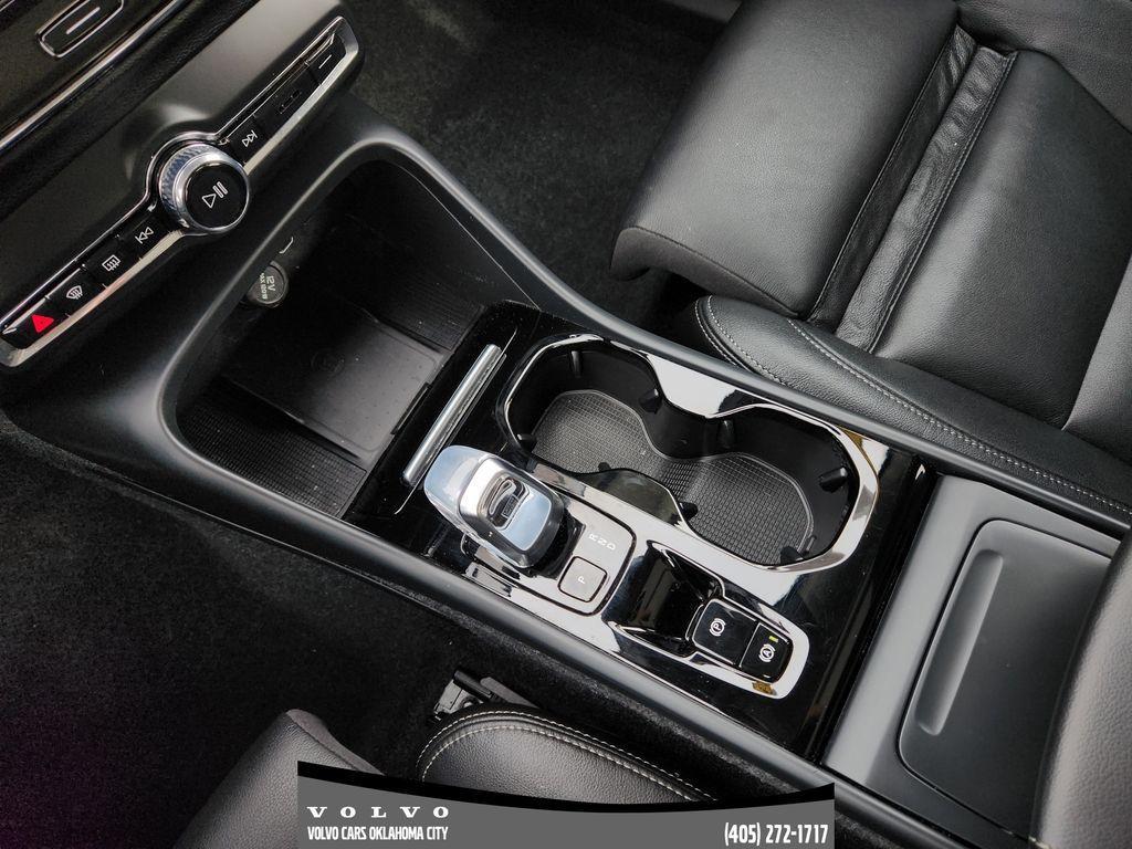 used 2025 Volvo XC40 car, priced at $33,400