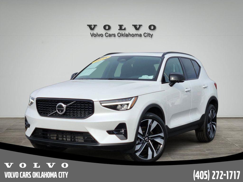 used 2025 Volvo XC40 car, priced at $33,400