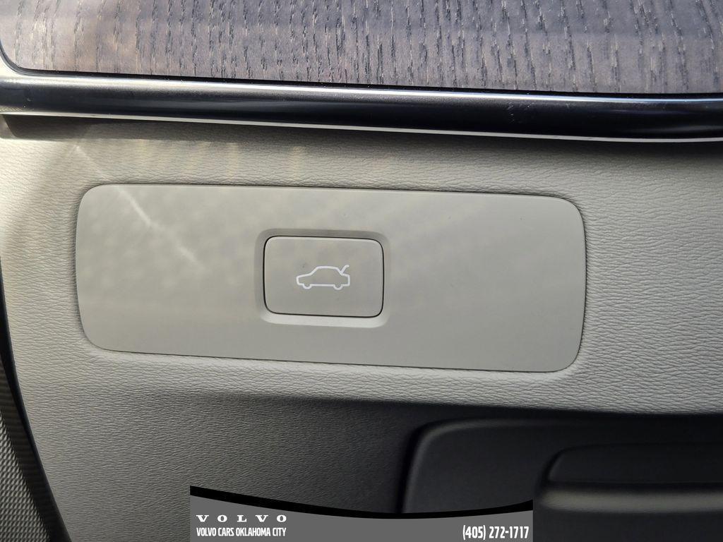 new 2026 Volvo XC90 car, priced at $76,570