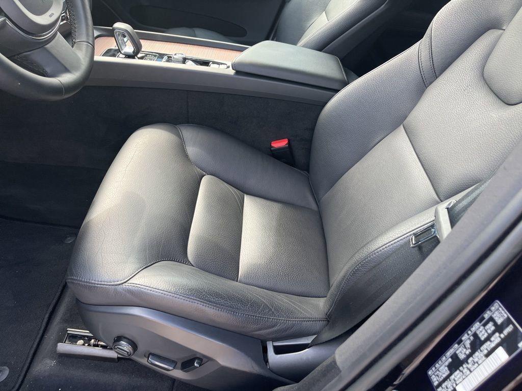 used 2023 Volvo XC60 car, priced at $41,400
