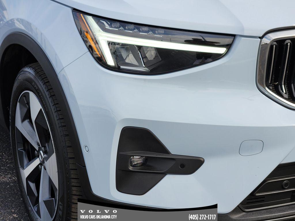 used 2025 Volvo XC40 car, priced at $36,400