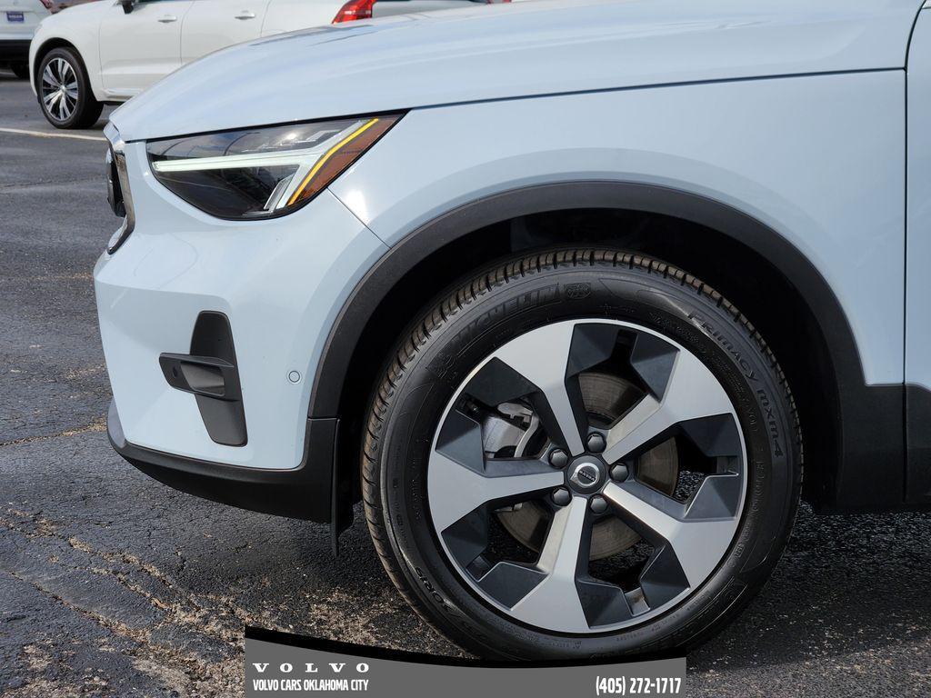 used 2025 Volvo XC40 car, priced at $36,400