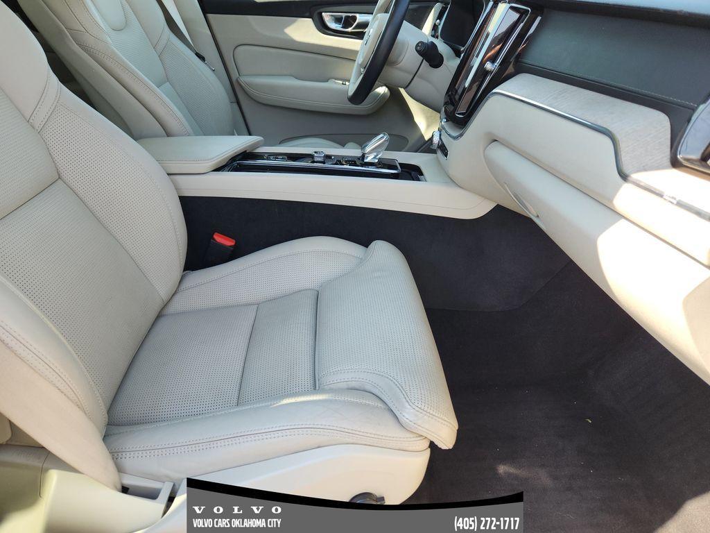 used 2022 Volvo XC60 car, priced at $37,400