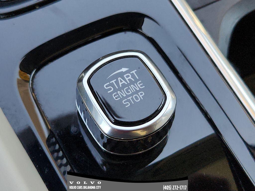 used 2022 Volvo XC60 car, priced at $37,400