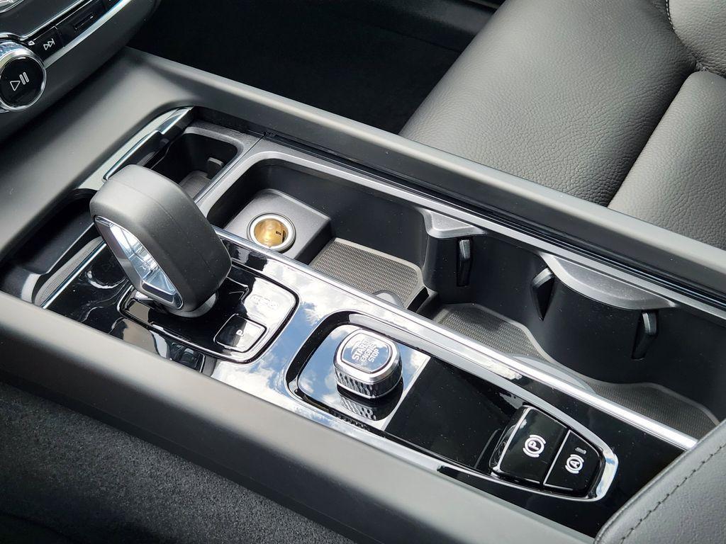 new 2025 Volvo XC60 car, priced at $55,360