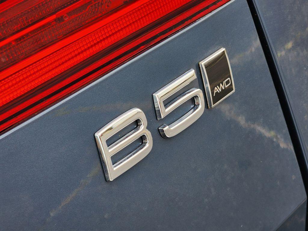 new 2025 Volvo XC60 car, priced at $55,360