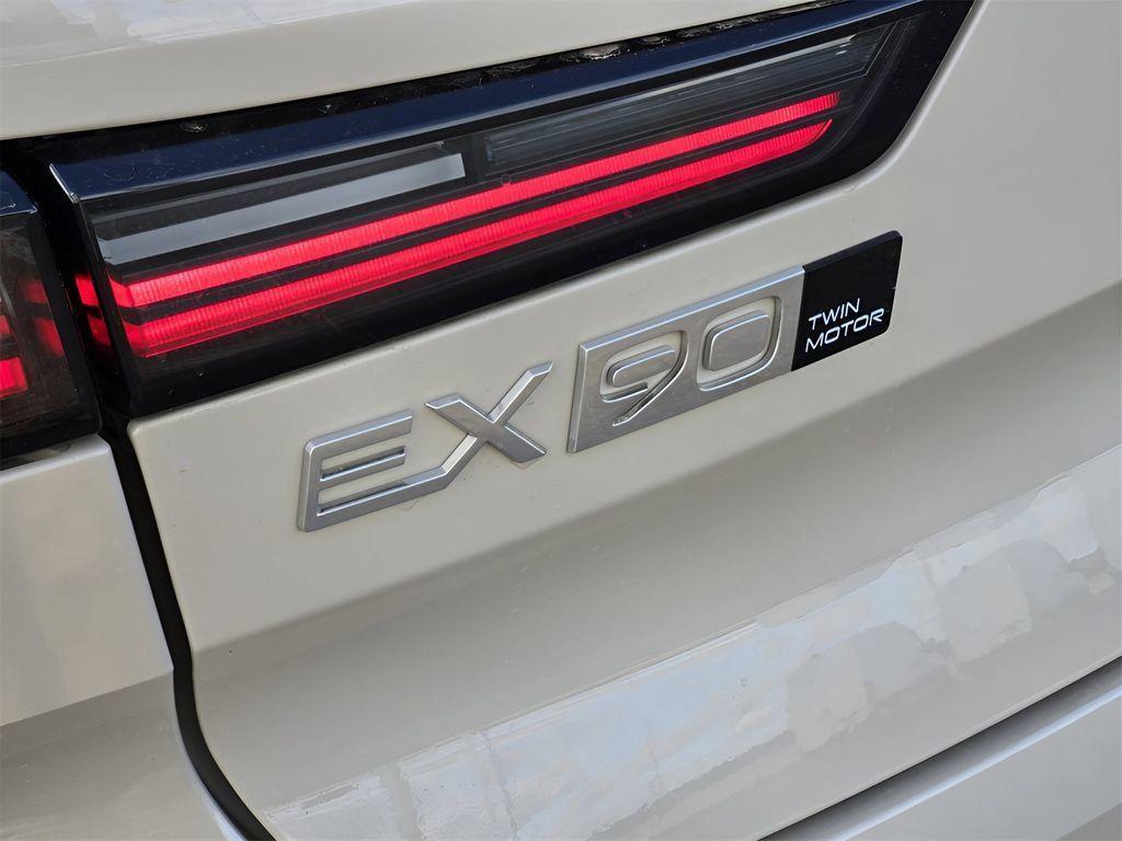 new 2025 Volvo EX90 car, priced at $83,105