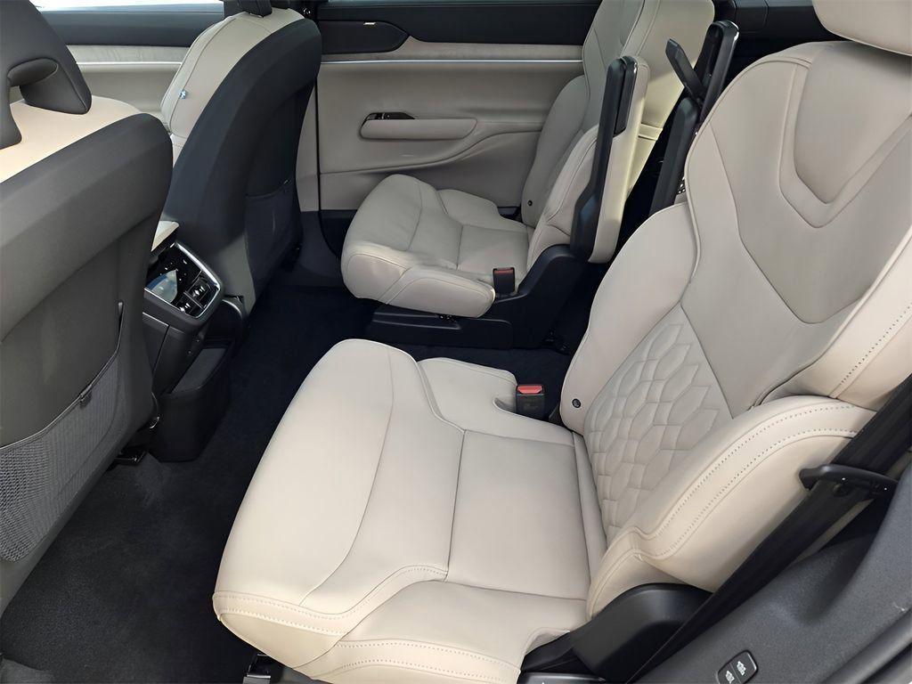 new 2025 Volvo EX90 car, priced at $83,105