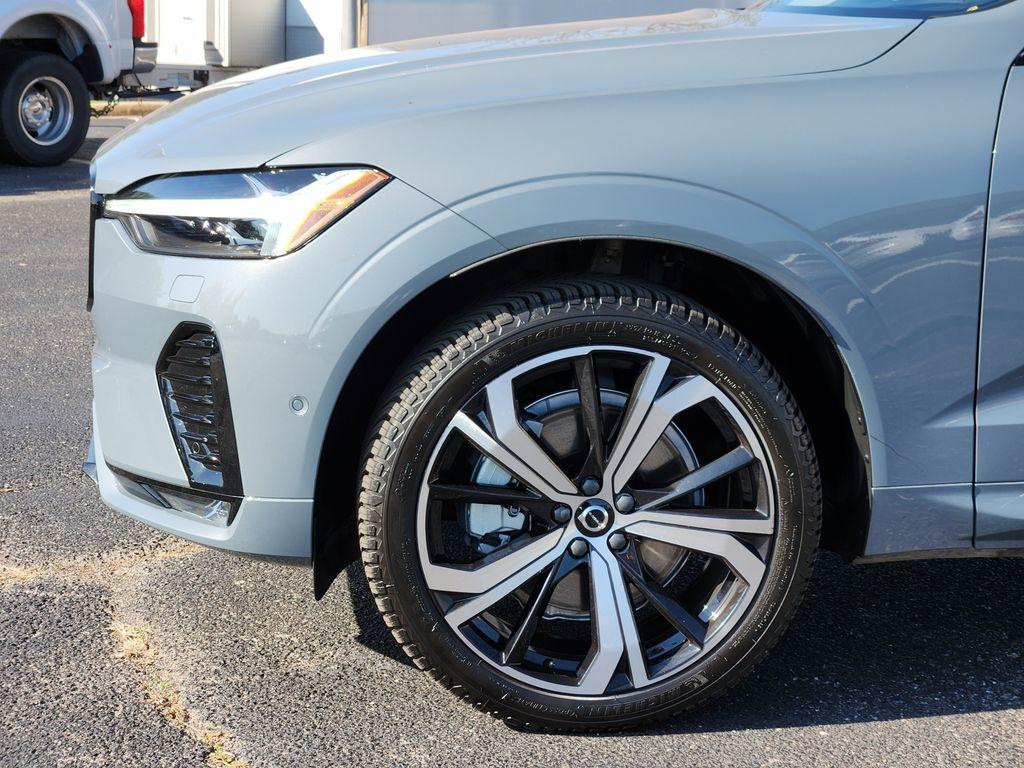 used 2023 Volvo XC60 car, priced at $40,900