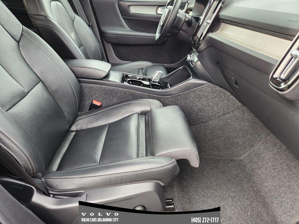 used 2025 Volvo XC40 car, priced at $33,400