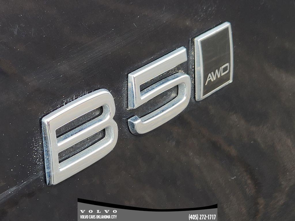 used 2025 Volvo XC40 car, priced at $33,400