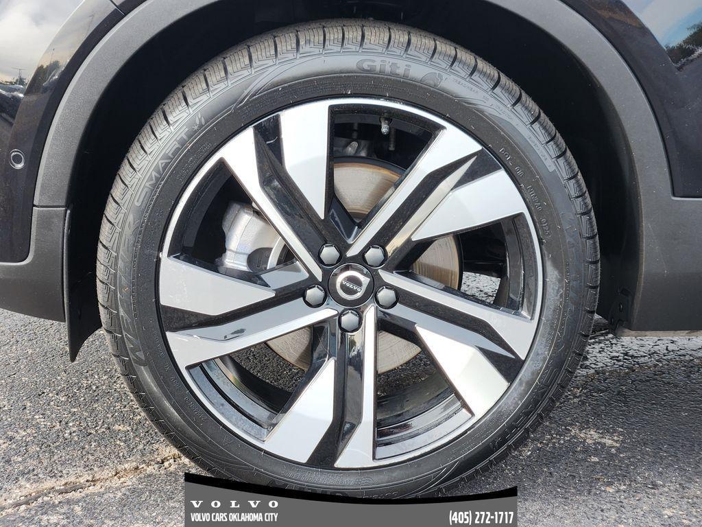used 2025 Volvo XC40 car, priced at $33,400
