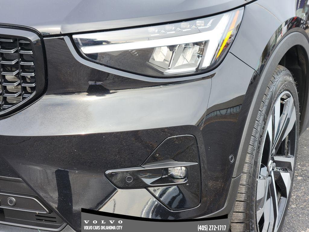 used 2025 Volvo XC40 car, priced at $33,400