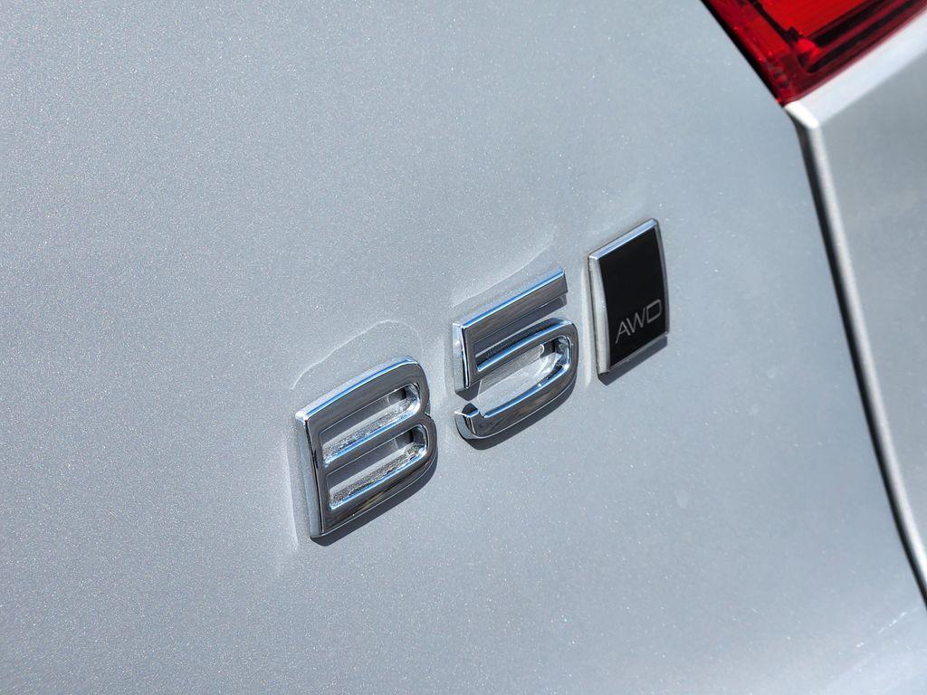used 2025 Volvo XC40 car, priced at $32,900