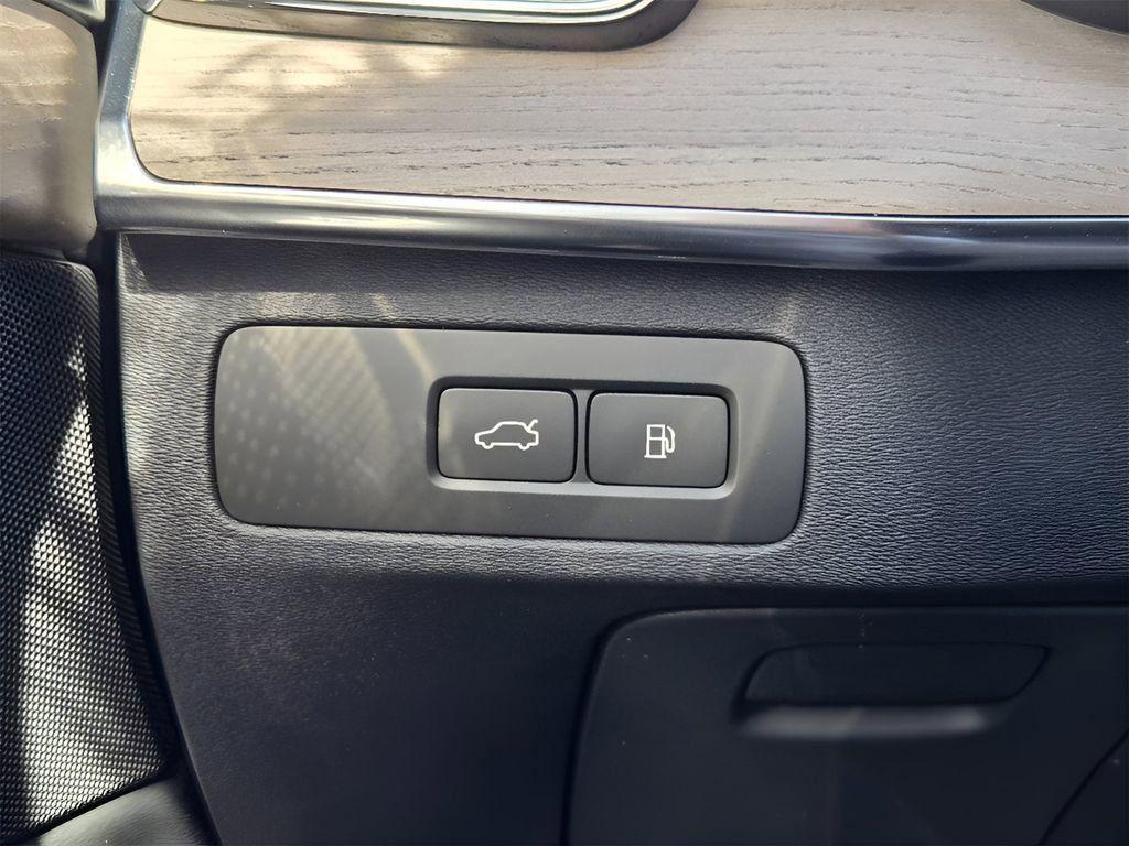 new 2025 Volvo XC90 Plug-In Hybrid car, priced at $79,155