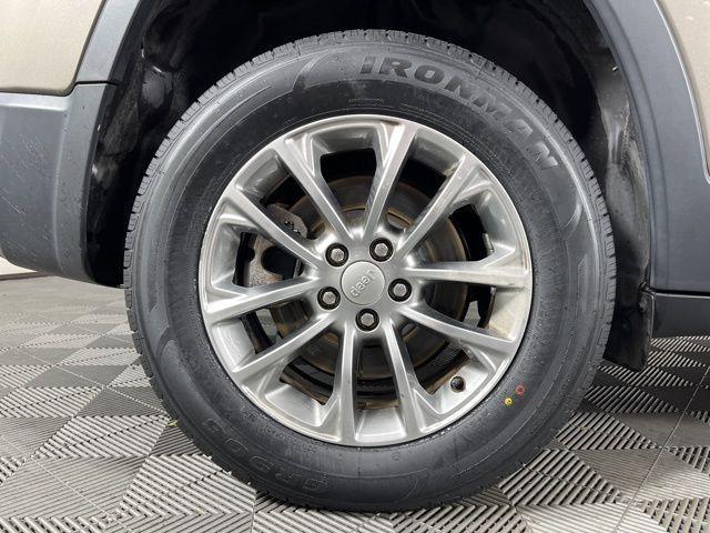 used 2019 Jeep Cherokee car, priced at $17,655