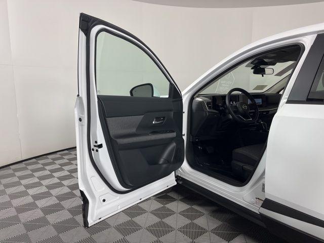new 2025 Nissan Kicks car, priced at $25,107