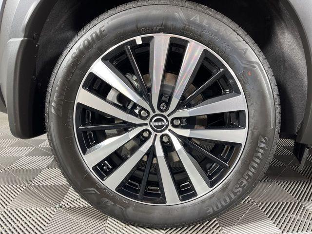 new 2025 Nissan Pathfinder car, priced at $49,498