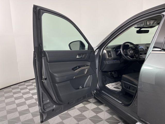 new 2025 Nissan Pathfinder car, priced at $49,498