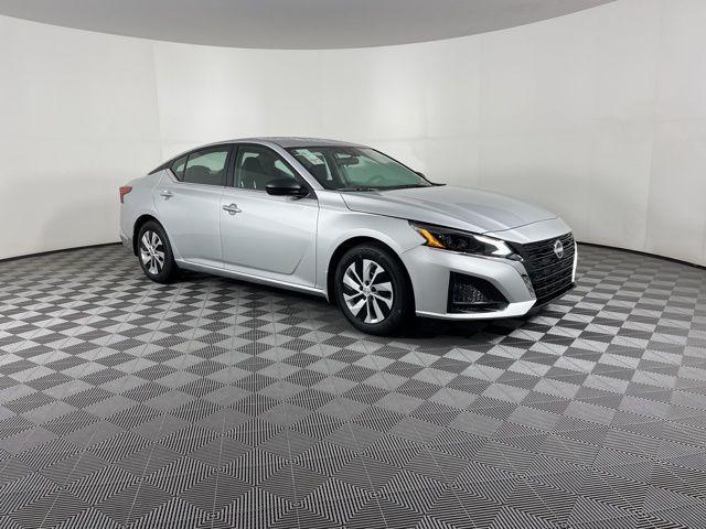 new 2025 Nissan Altima car, priced at $27,321