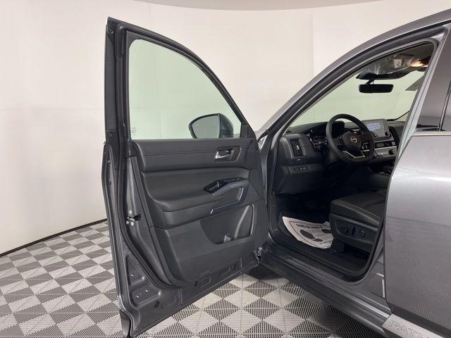 new 2025 Nissan Pathfinder car, priced at $37,226