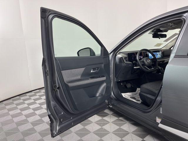 new 2025 Nissan Kicks car, priced at $25,004