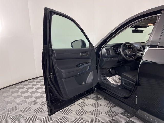 new 2025 Nissan Pathfinder car, priced at $46,553