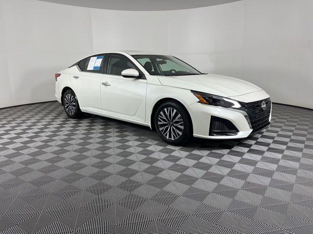 used 2023 Nissan Altima car, priced at $22,500