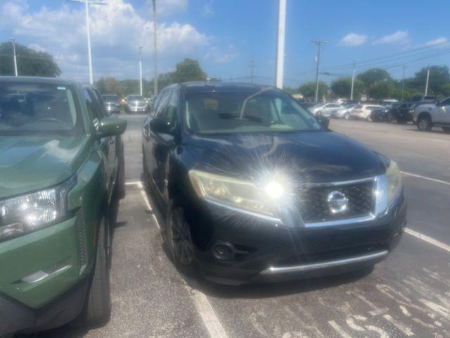 used 2014 Nissan Pathfinder car, priced at $8,900