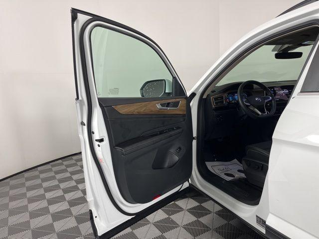 used 2024 Volkswagen Atlas car, priced at $29,600