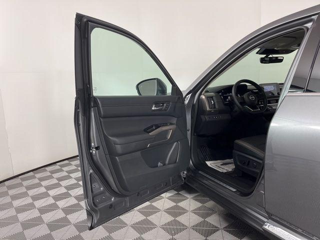 new 2025 Nissan Pathfinder car, priced at $44,011