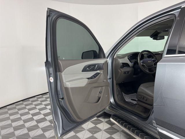 used 2021 Chevrolet Traverse car, priced at $23,800