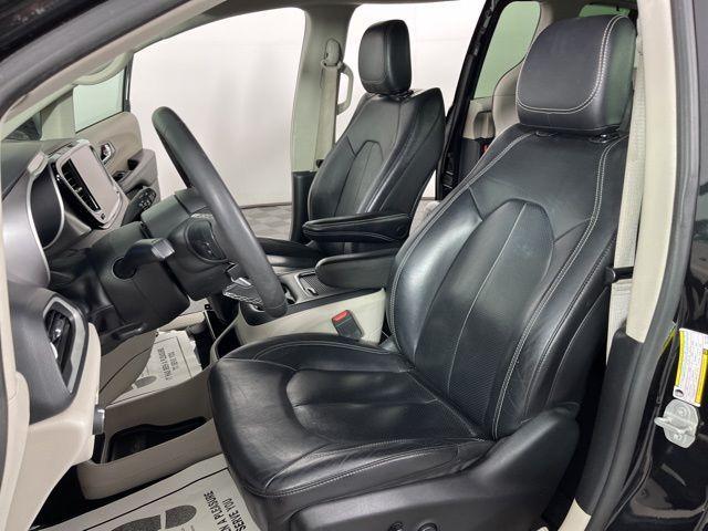 used 2022 Chrysler Pacifica car, priced at $23,404