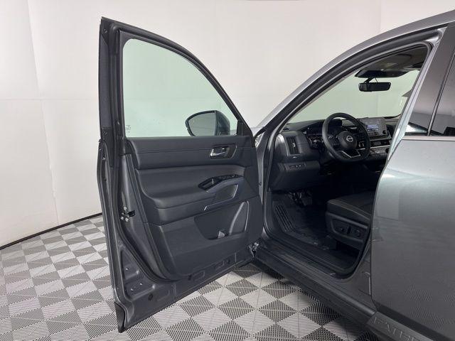 new 2025 Nissan Pathfinder car, priced at $45,224
