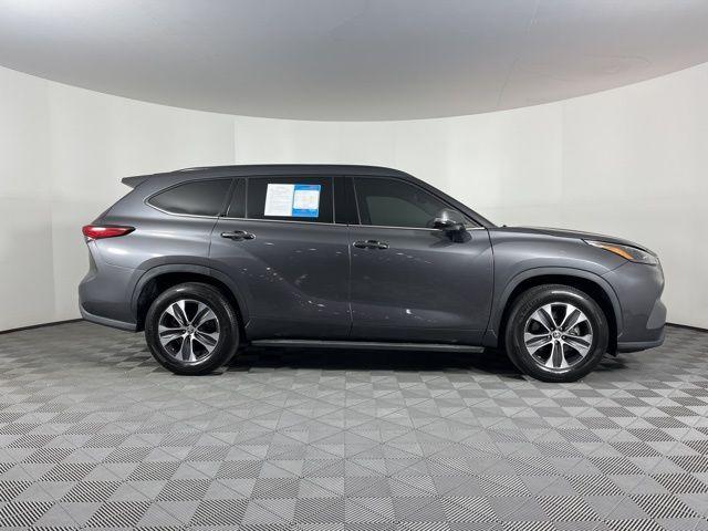 used 2022 Toyota Highlander car, priced at $33,992