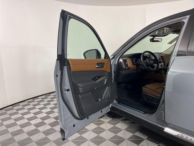 new 2025 Nissan Pathfinder car, priced at $49,896