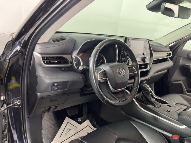 used 2022 Toyota Highlander car, priced at $33,153