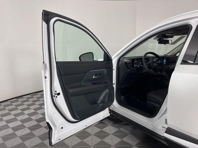 new 2025 Nissan Kicks car, priced at $30,103