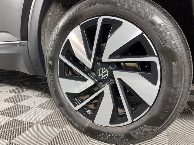used 2024 Volkswagen Atlas car, priced at $29,400