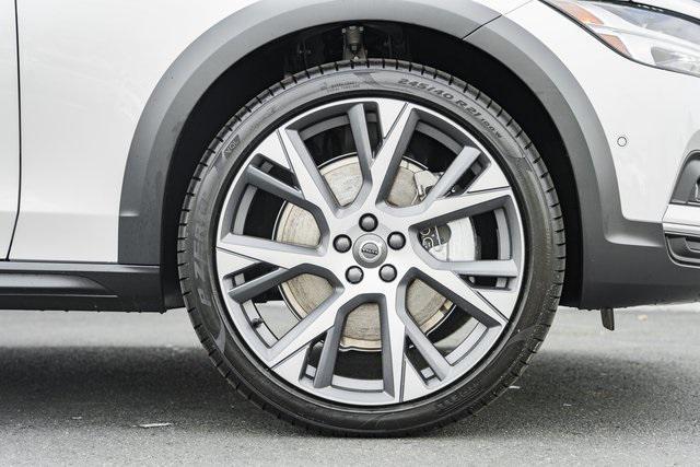 new 2025 Volvo V90 Cross Country car, priced at $70,685