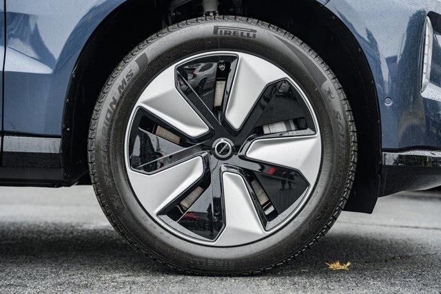 new 2025 Volvo EX90 car, priced at $85,790