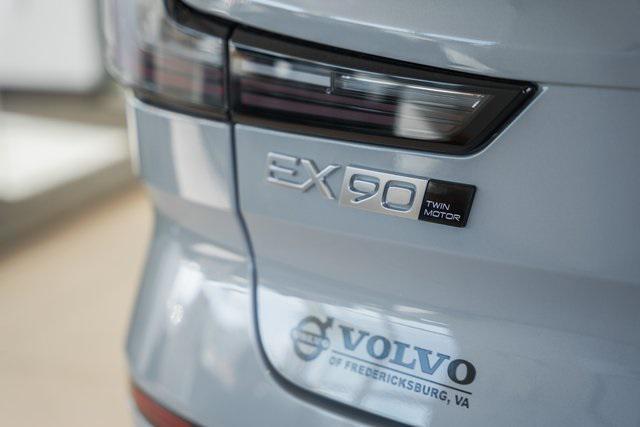 new 2025 Volvo EX90 car, priced at $85,640