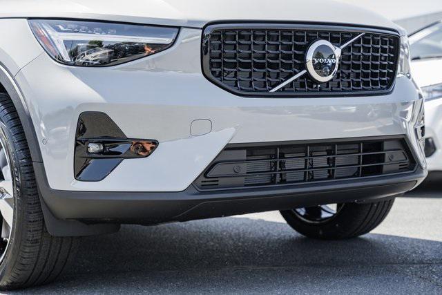 new 2025 Volvo XC40 car