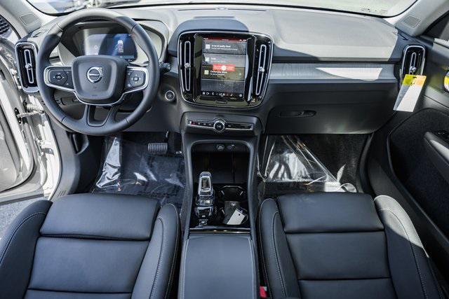 new 2025 Volvo XC40 car