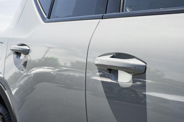 new 2025 Volvo XC40 car